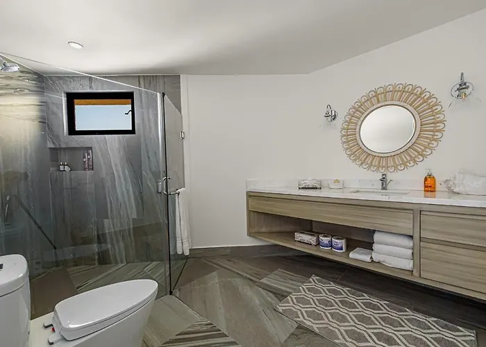 Unit 168- Casa Sangria - Oceanfront - Fully Renovated * Cabo San Lucas